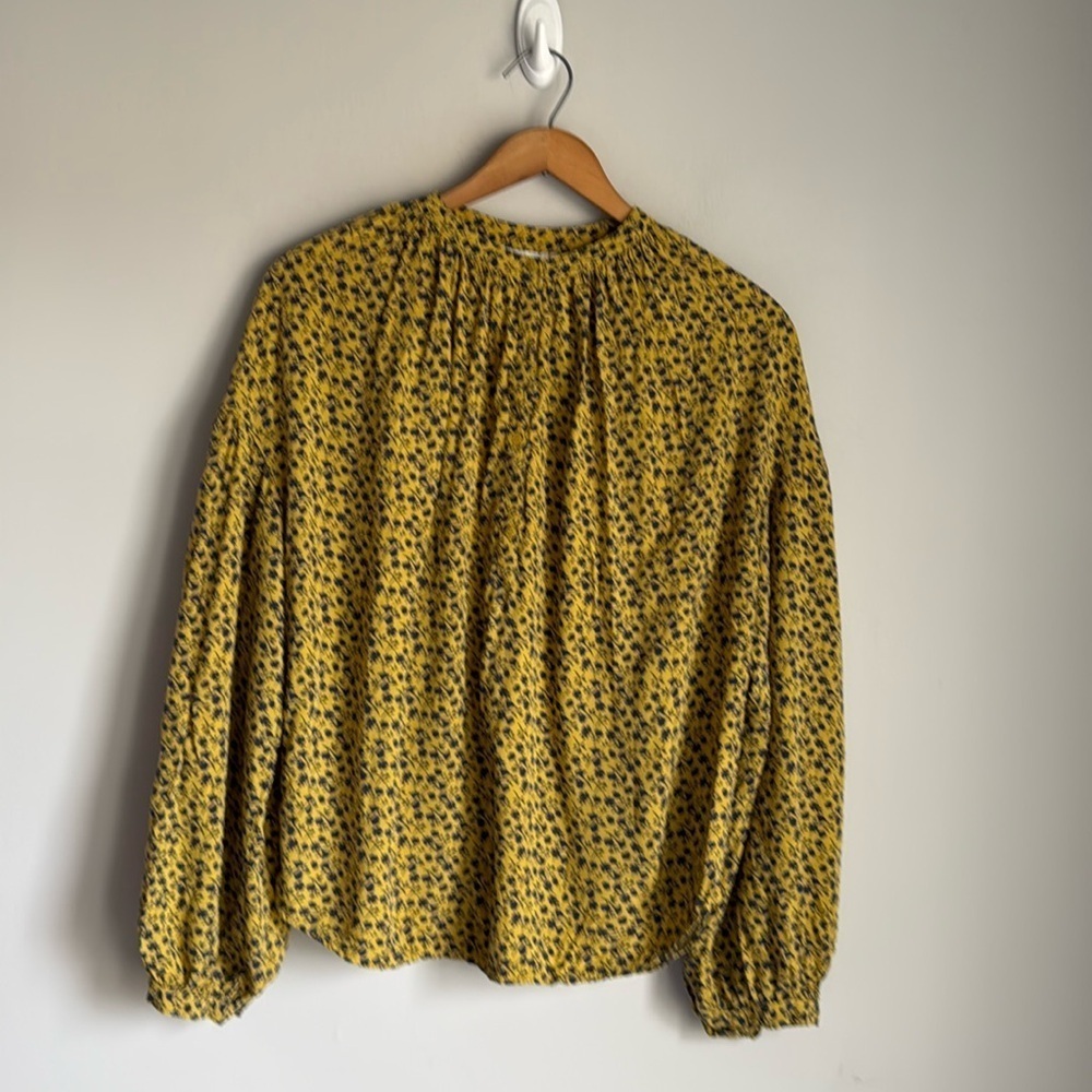 Moussy floral puff sleeves blouse